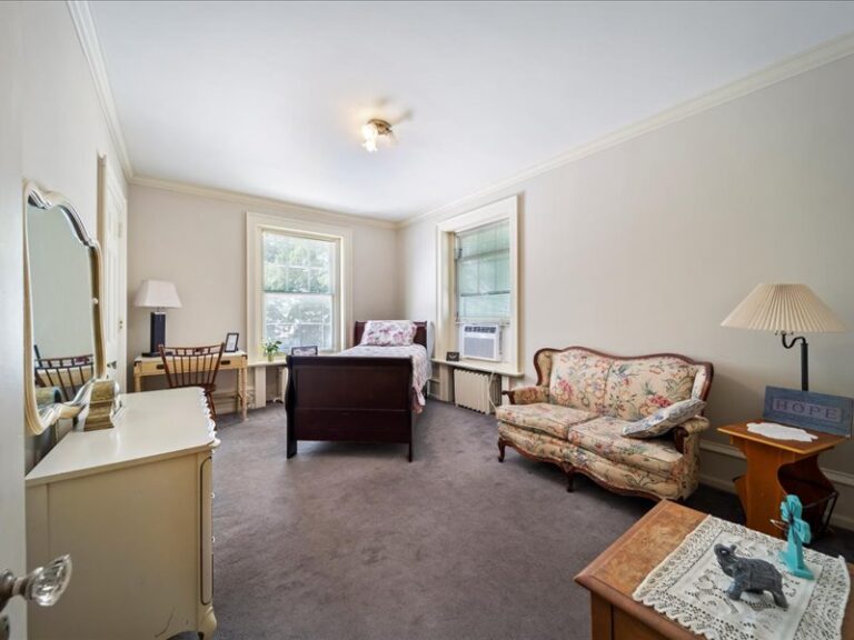 Upstairs Single Room